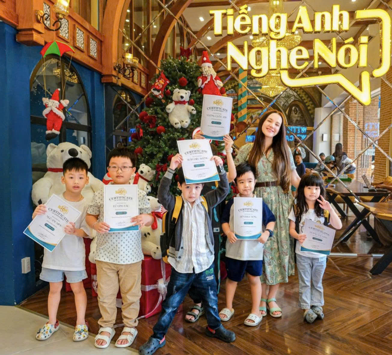 Tổ chức và quản lý lớp học.